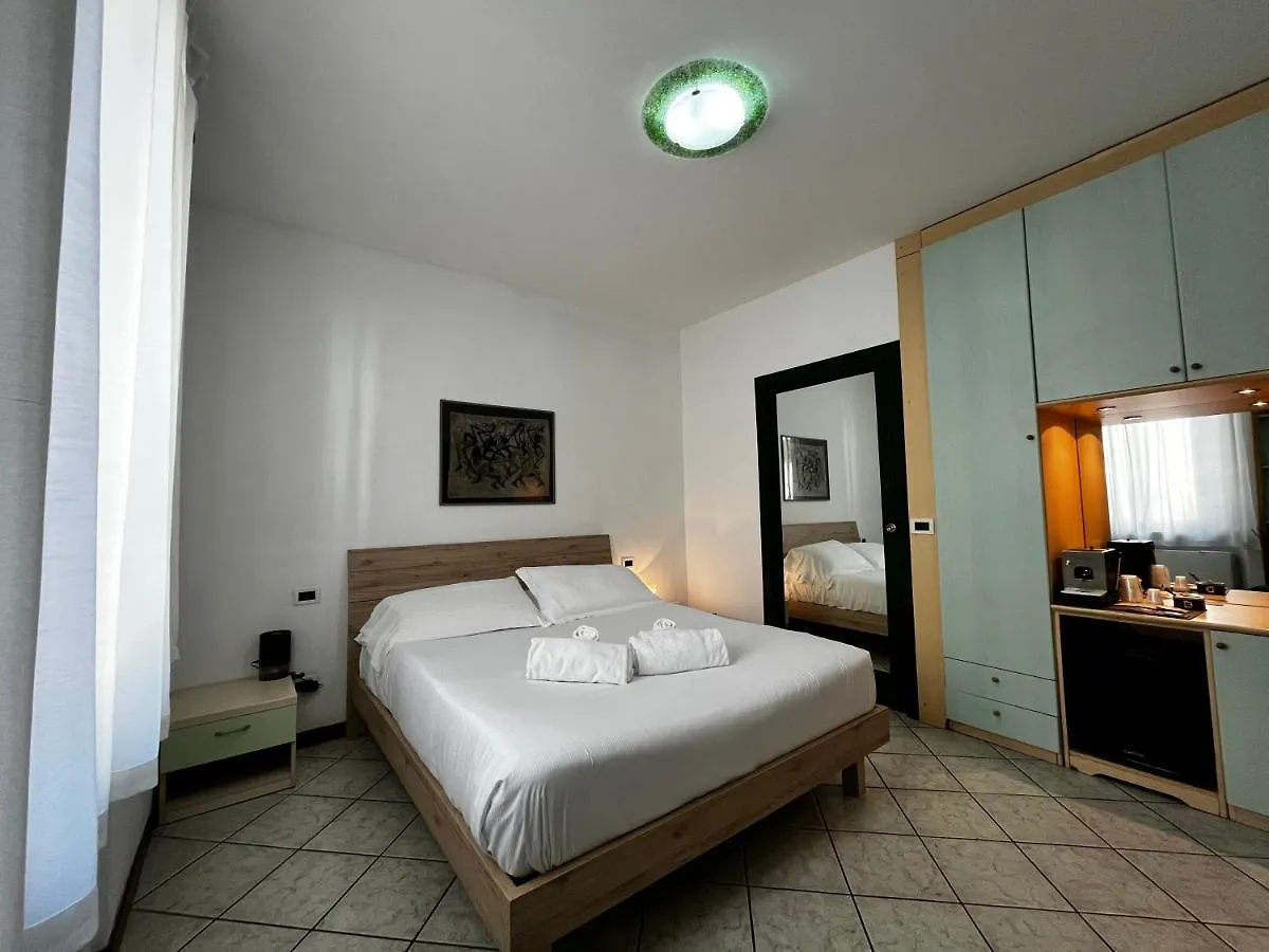 Hotel Casa Carlotta Follonica 0*,  Italia